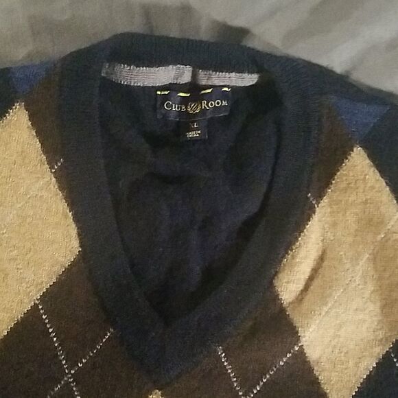 V neck sweater  - Picture 2 of 3